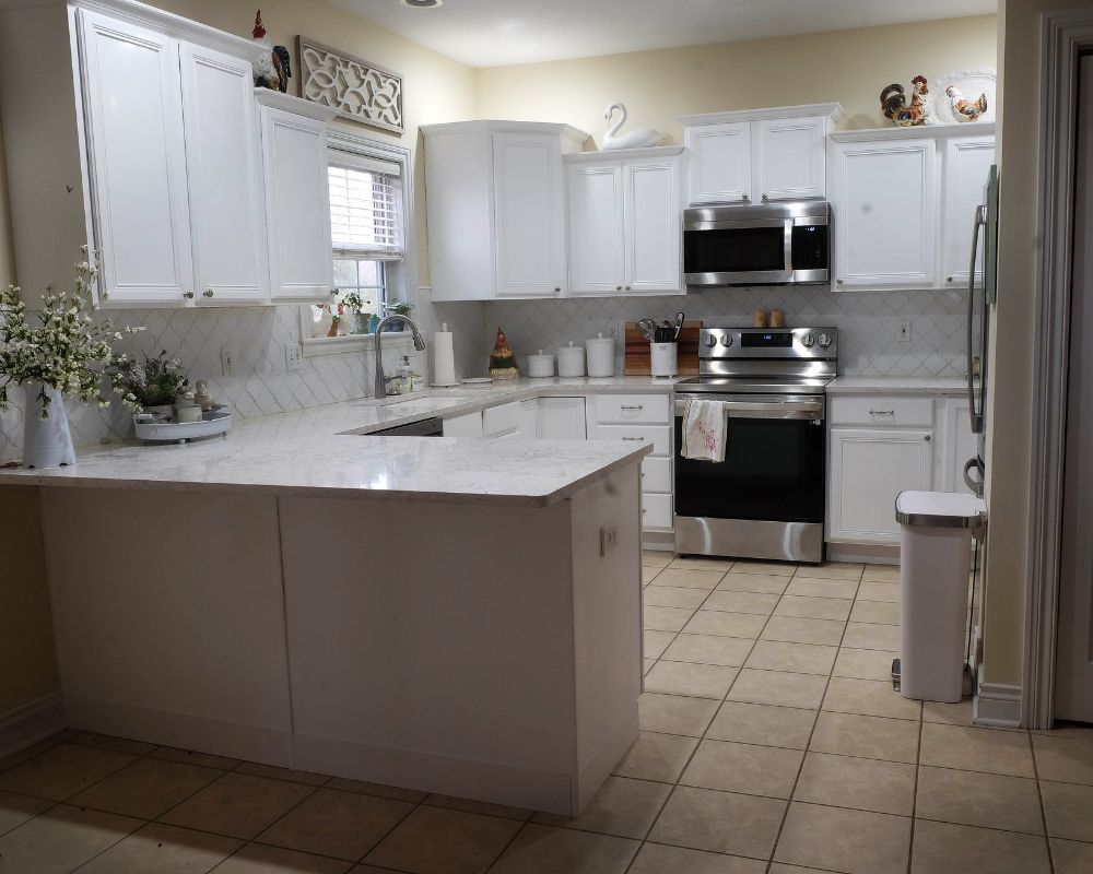 Traditional Kitchen Remodel by Heartland Homes Remodeling & Roofing project photo